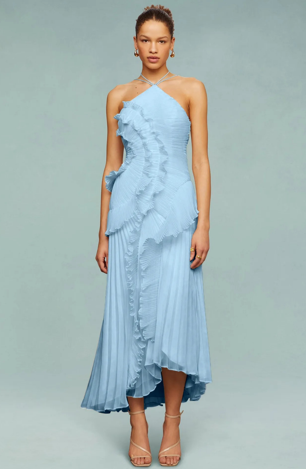 Vestido Largo Plisado con Cuello Halter y Bajo Asimétrico