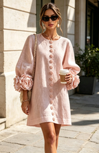 Vestido Corto Abotonado con Mangas de Flores en Relieve