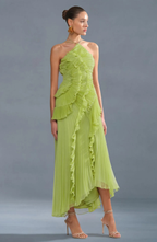 Vestido Largo Plisado con Cuello Halter y Bajo Asimétrico