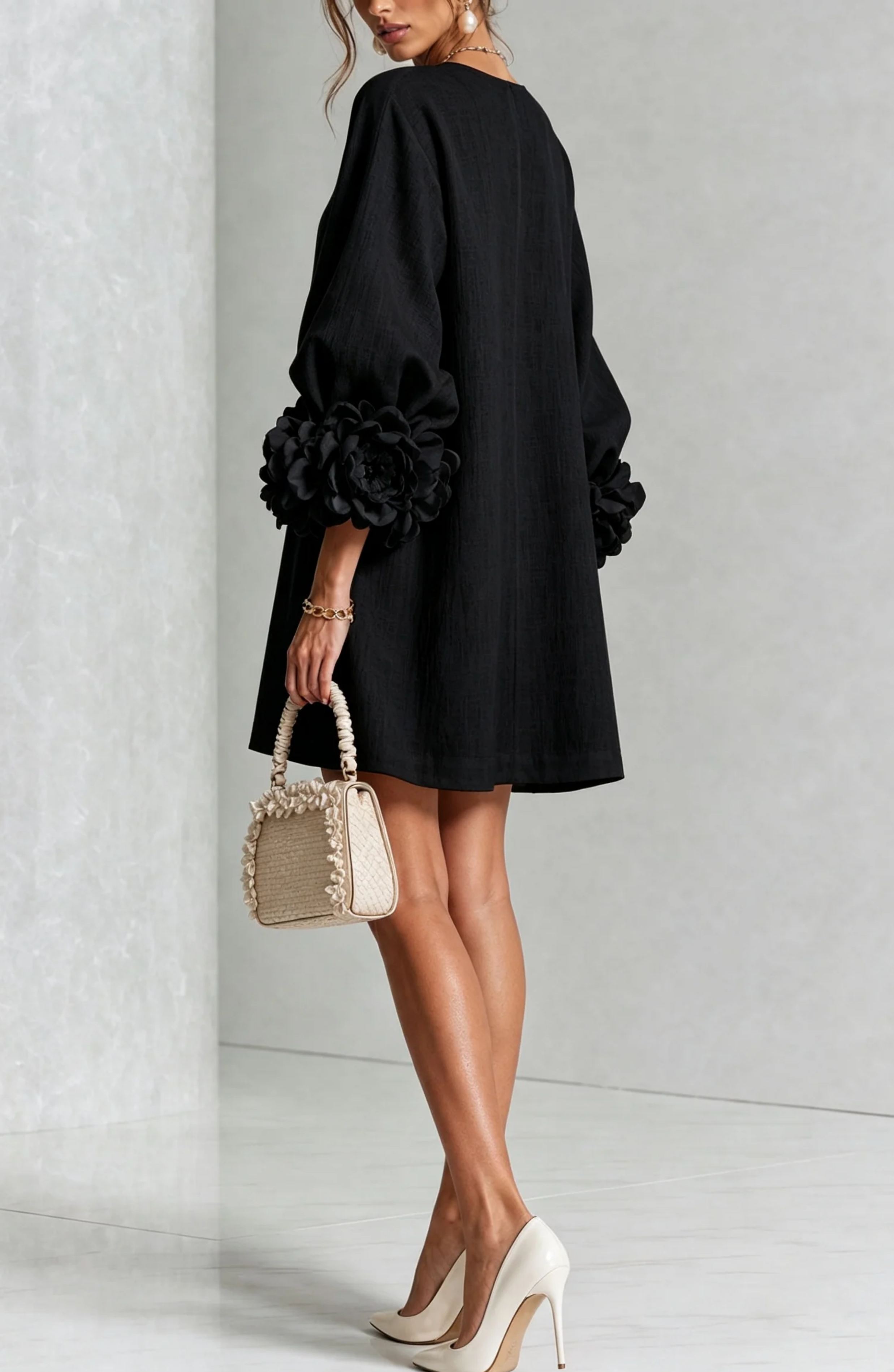 Vestido Corto Abotonado con Mangas de Flores en Relieve