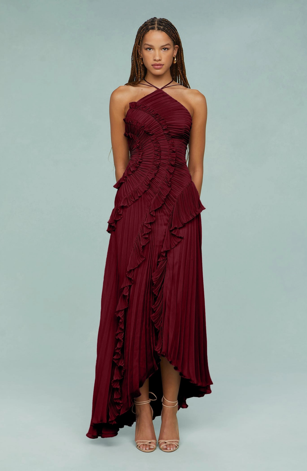 Vestido Largo Plisado con Cuello Halter y Bajo Asimétrico
