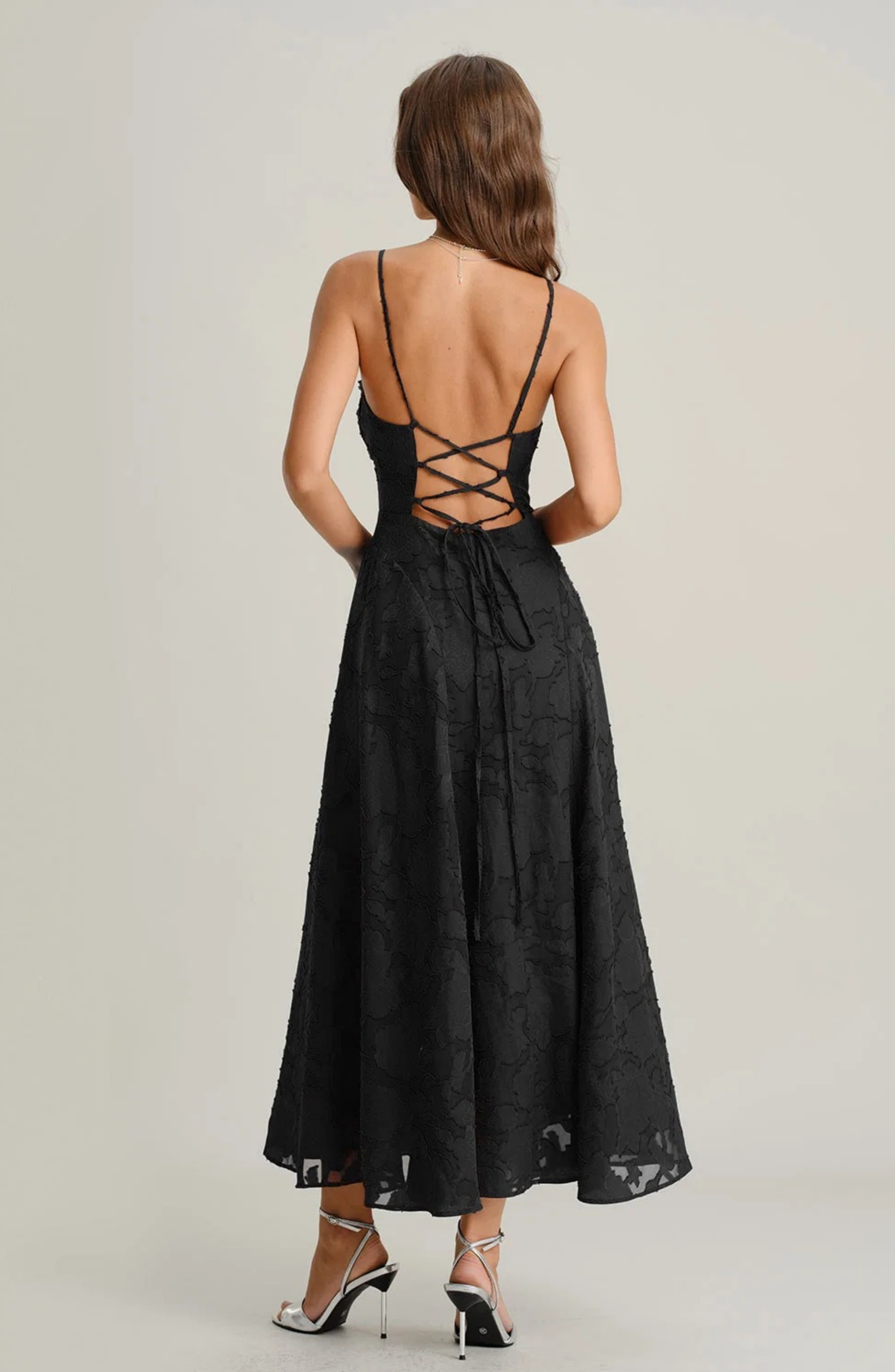 Aveline – Vestido Largo con Encaje Floral