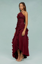 Vestido Largo Plisado con Cuello Halter y Bajo Asimétrico