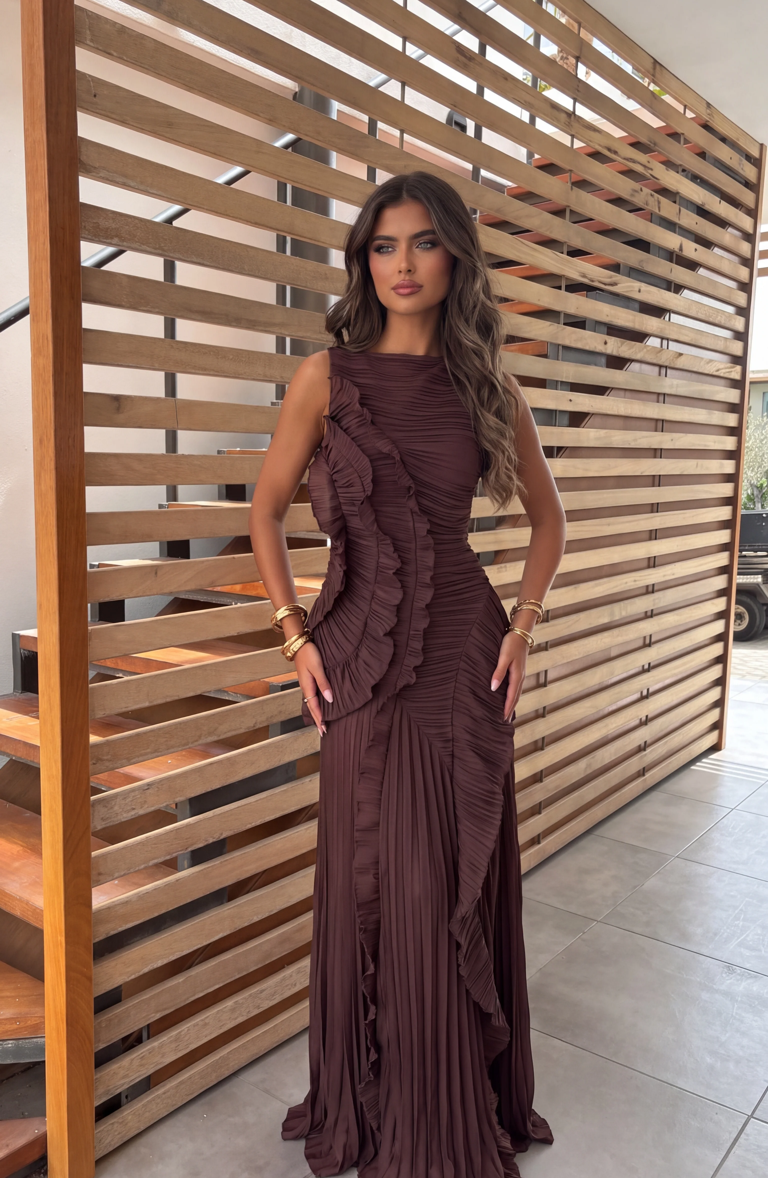 Vestido Largo Plisado con Volantes Elegantes