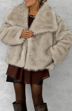 Bianca – Chaqueta de Pelo con Cuello Amplio