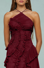 Vestido Largo Plisado con Cuello Halter y Bajo Asimétrico