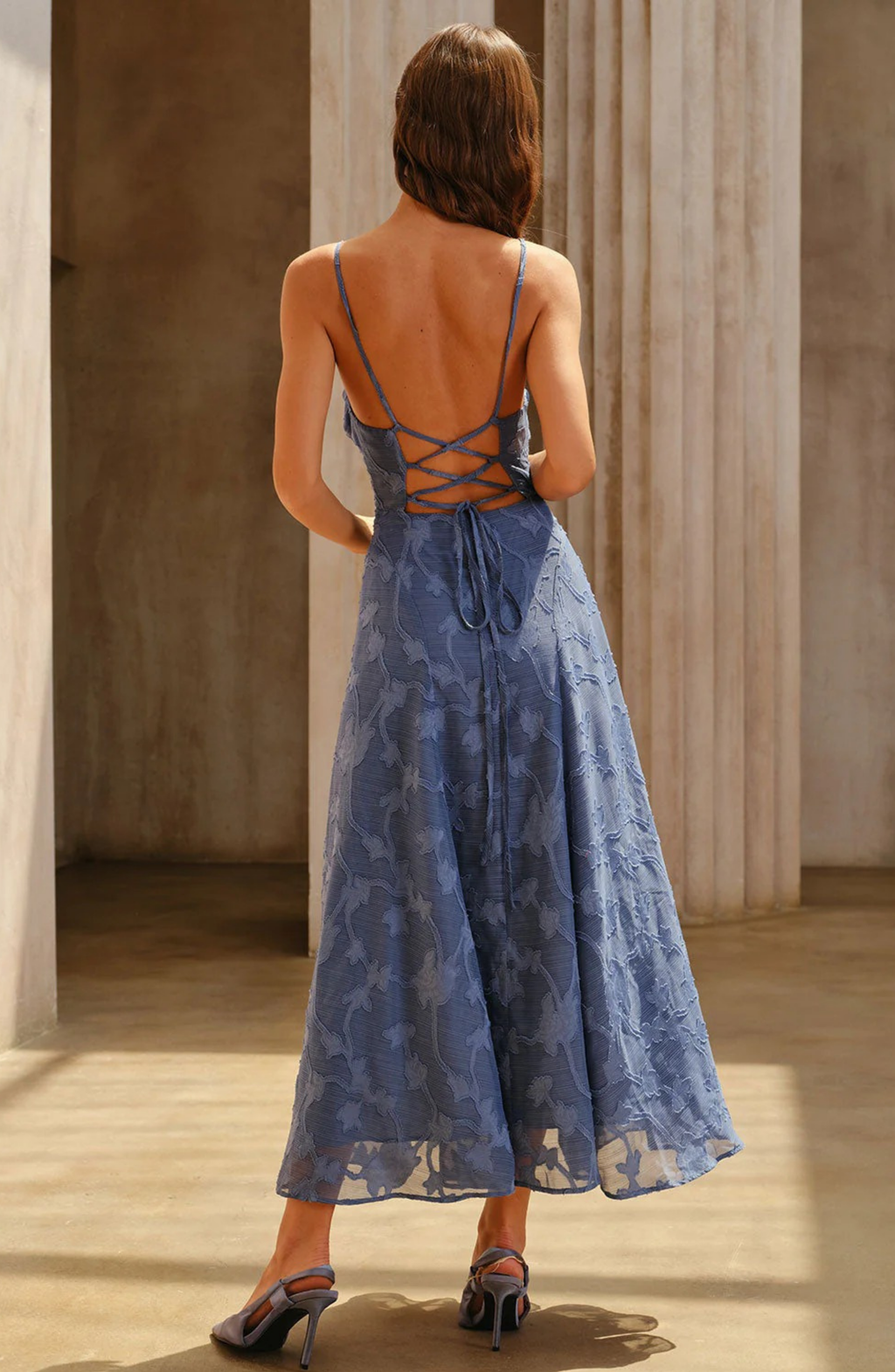 Aveline – Vestido Largo con Encaje Floral