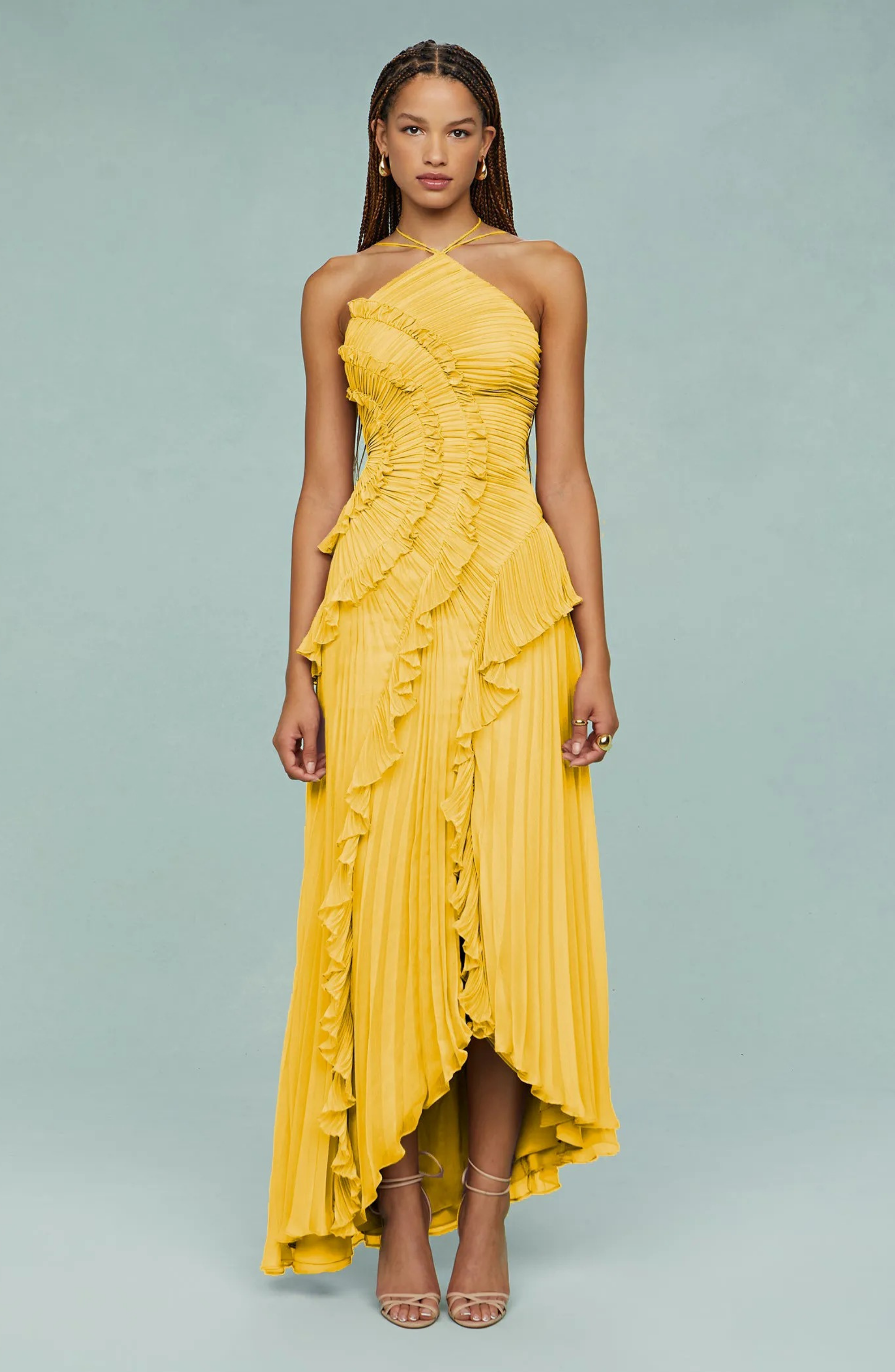 Vestido Largo Plisado con Cuello Halter y Bajo Asimétrico