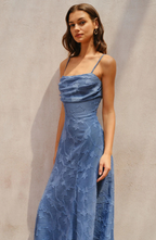 Aveline – Vestido Largo con Encaje Floral