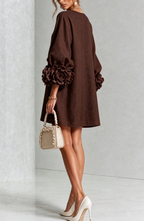 Vestido Corto Abotonado con Mangas de Flores en Relieve