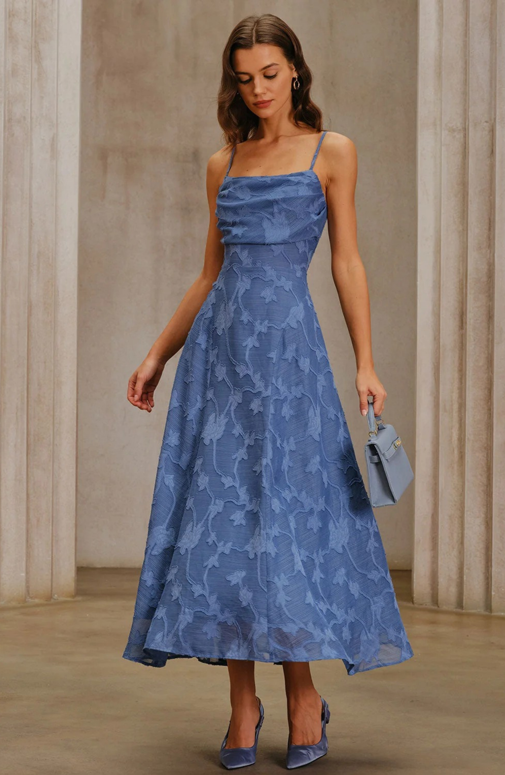 Aveline – Vestido Largo con Encaje Floral