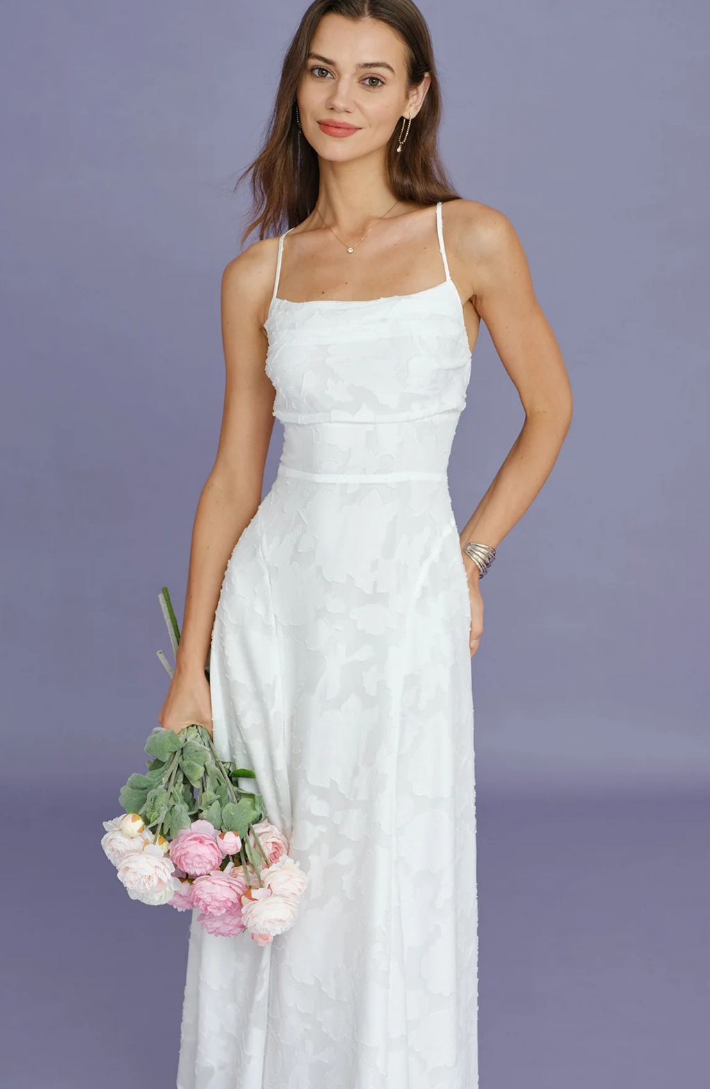 Aveline – Vestido Largo con Encaje Floral