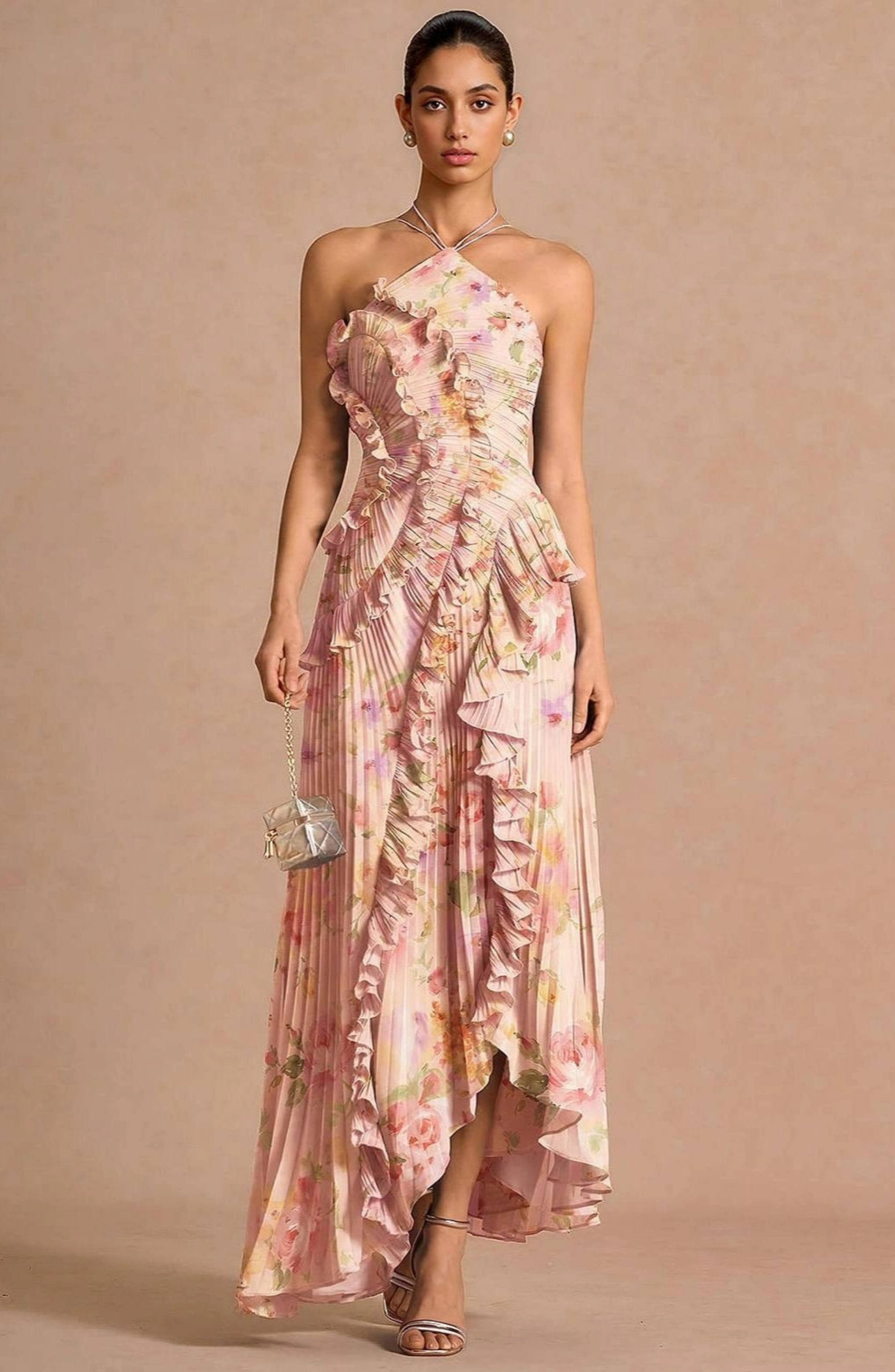 Vestido Largo Plisado con Cuello Halter y Bajo Asimétrico