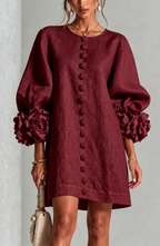 Vestido Corto Abotonado con Mangas de Flores en Relieve