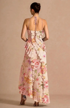 Vestido Largo Plisado con Cuello Halter y Bajo Asimétrico