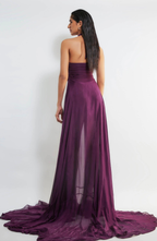 Vestido Largo Drapeado con Cuello Halter y Falda Fluida