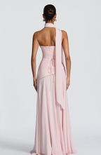 Vestido Largo Elegante Drapeado con Detalle de Pañuelo al Cuello