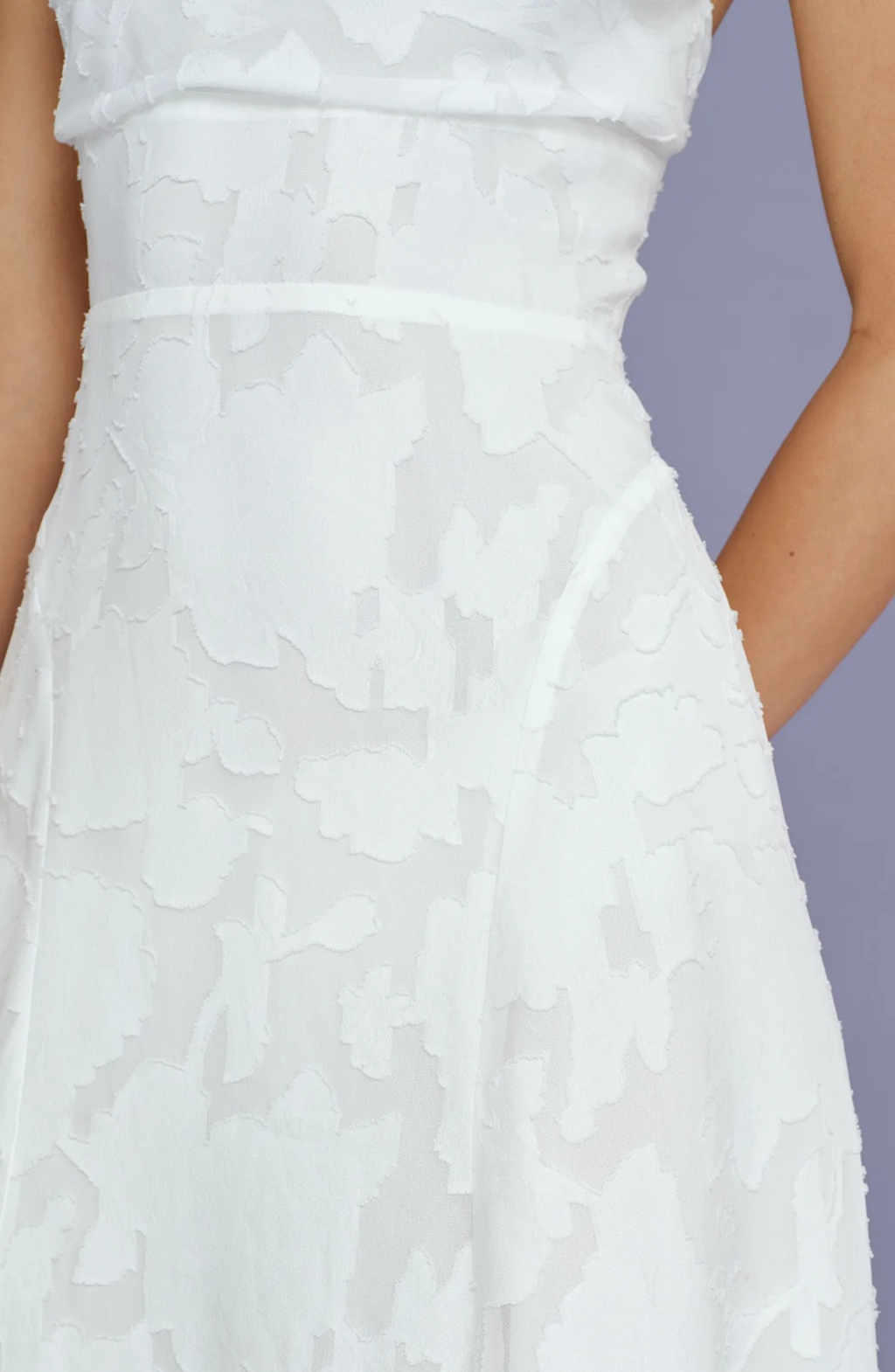 Aveline – Vestido Largo con Encaje Floral
