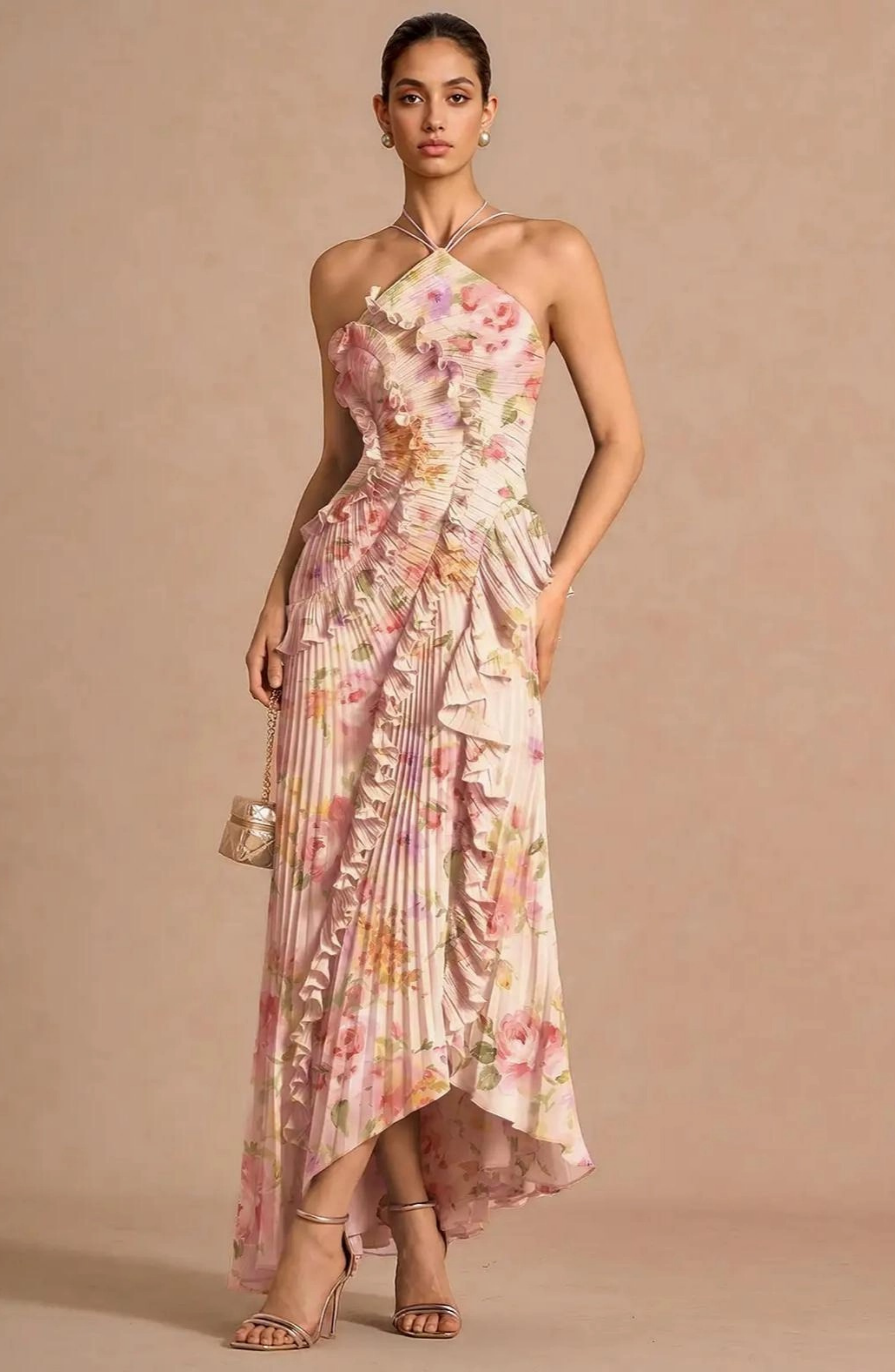 Vestido Largo Plisado con Cuello Halter y Bajo Asimétrico