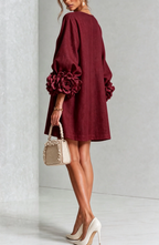 Vestido Corto Abotonado con Mangas de Flores en Relieve