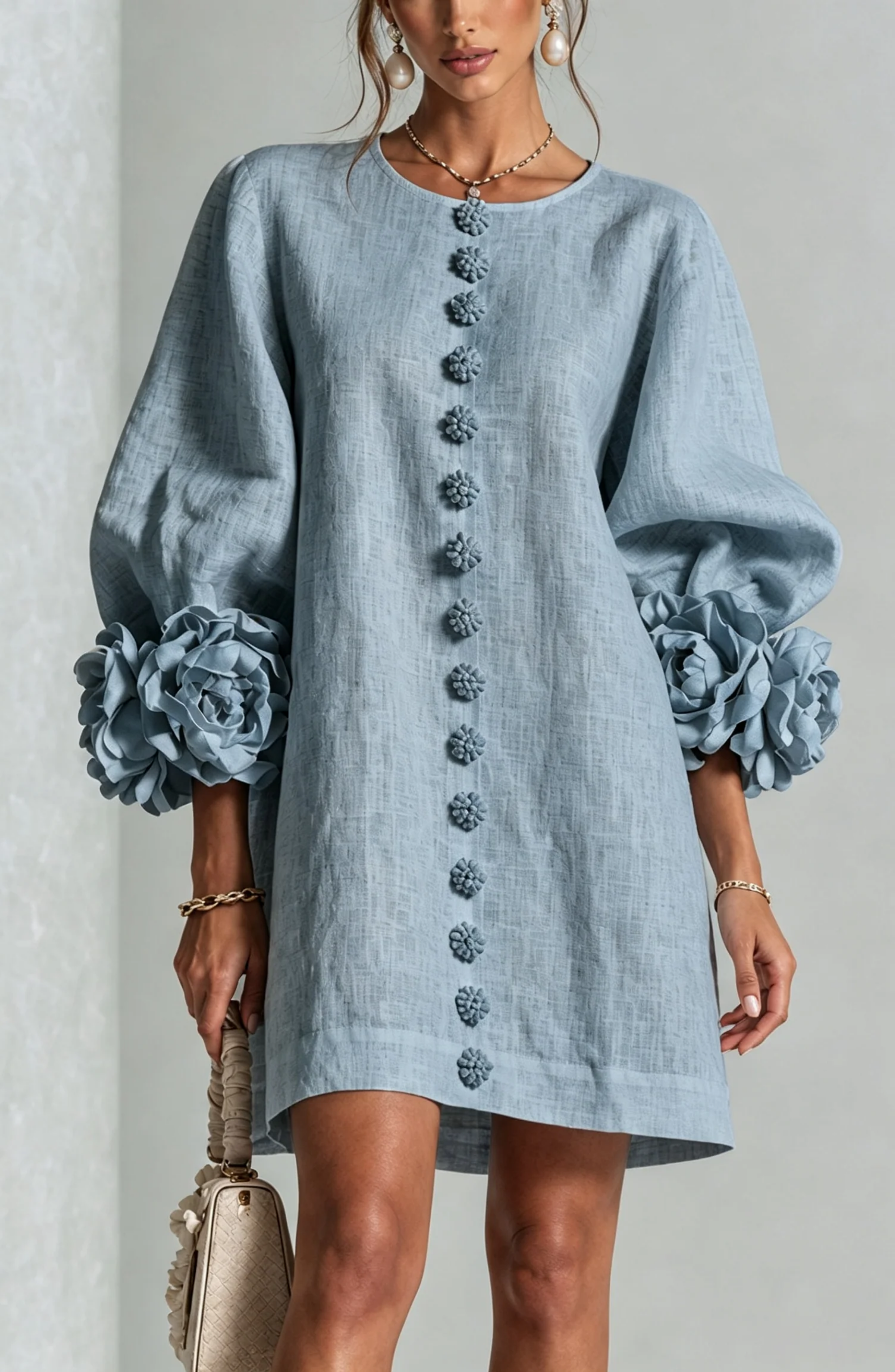 Vestido Corto Abotonado con Mangas de Flores en Relieve