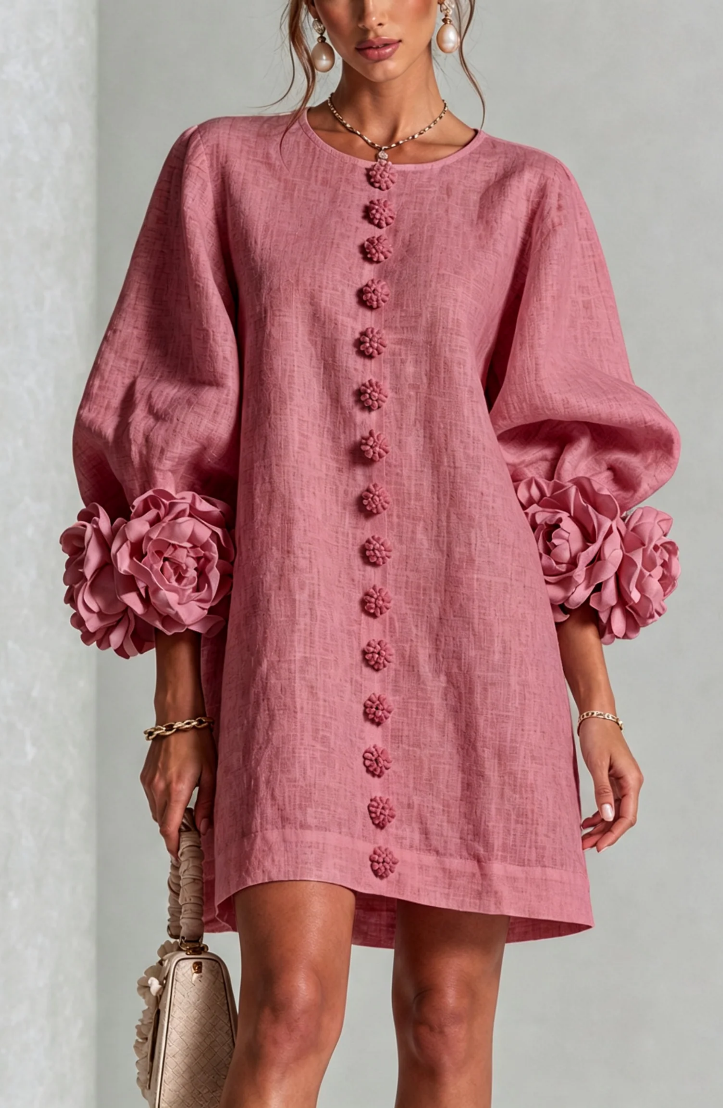 Vestido Corto Abotonado con Mangas de Flores en Relieve