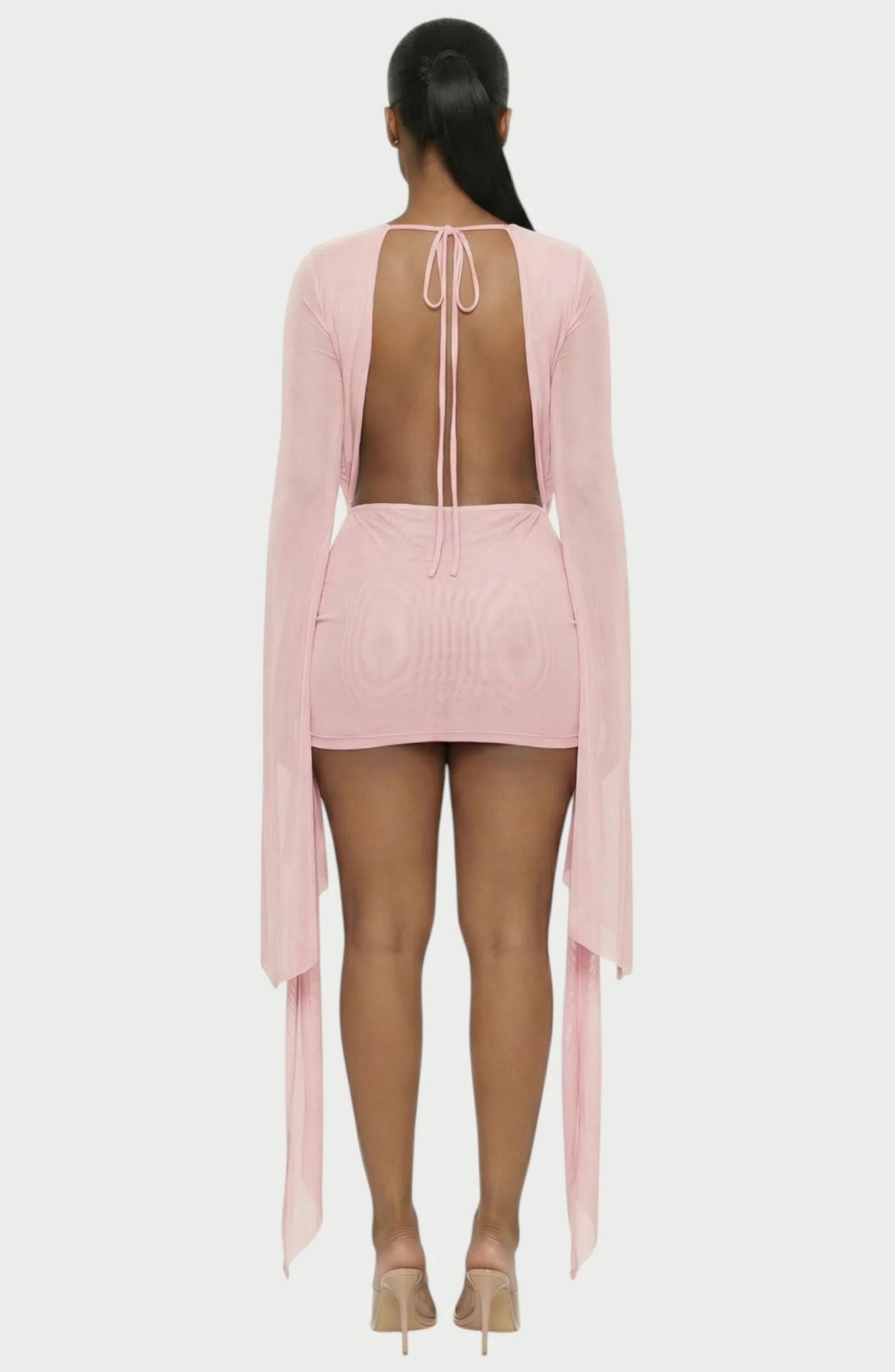 Vestido Corto Drapeado con Escote en V Profundo y Mangas Acampanadas