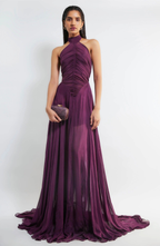 Vestido Largo Drapeado con Cuello Halter y Falda Fluida
