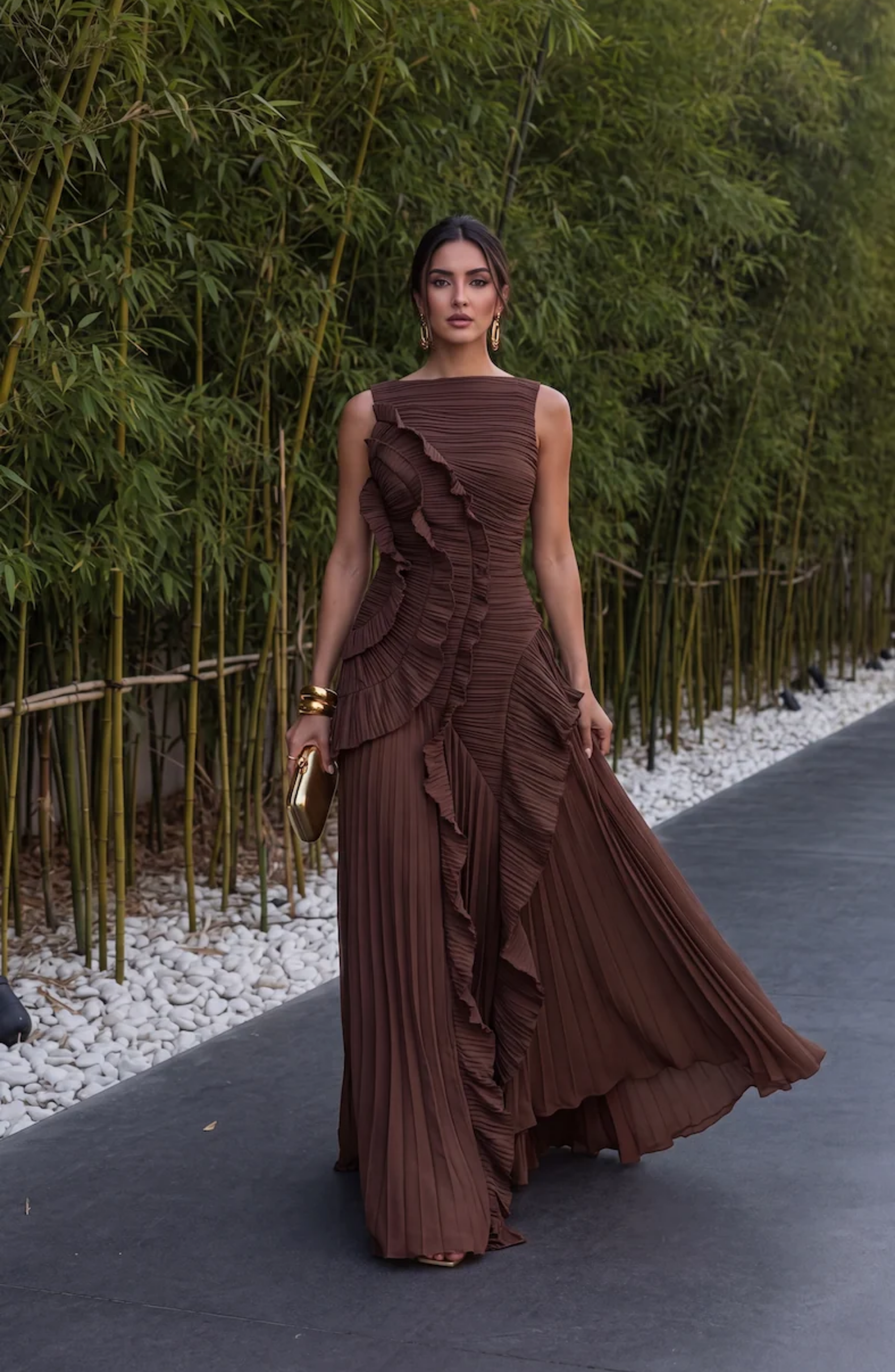Vestido Largo Plisado con Volantes Elegantes