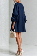 Vestido Corto Abotonado con Mangas de Flores en Relieve