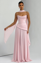 Vestido Largo Elegante Drapeado con Detalle de Pañuelo al Cuello