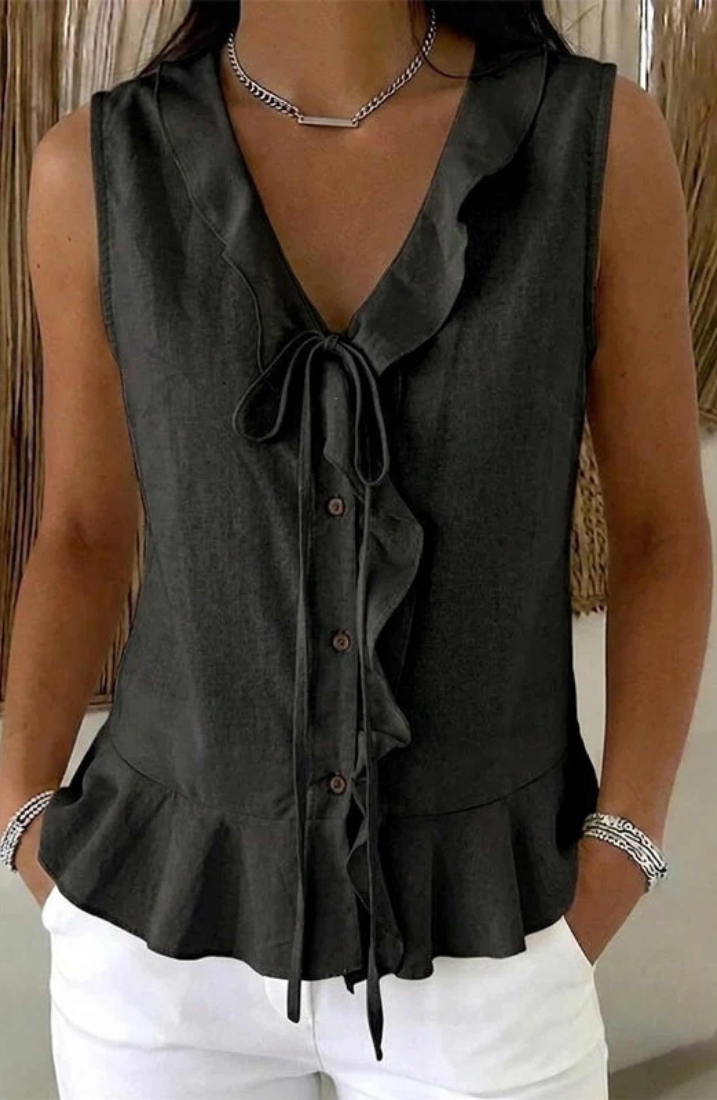 Blusa sin Mangas Abotonada con Detalle de Volantes