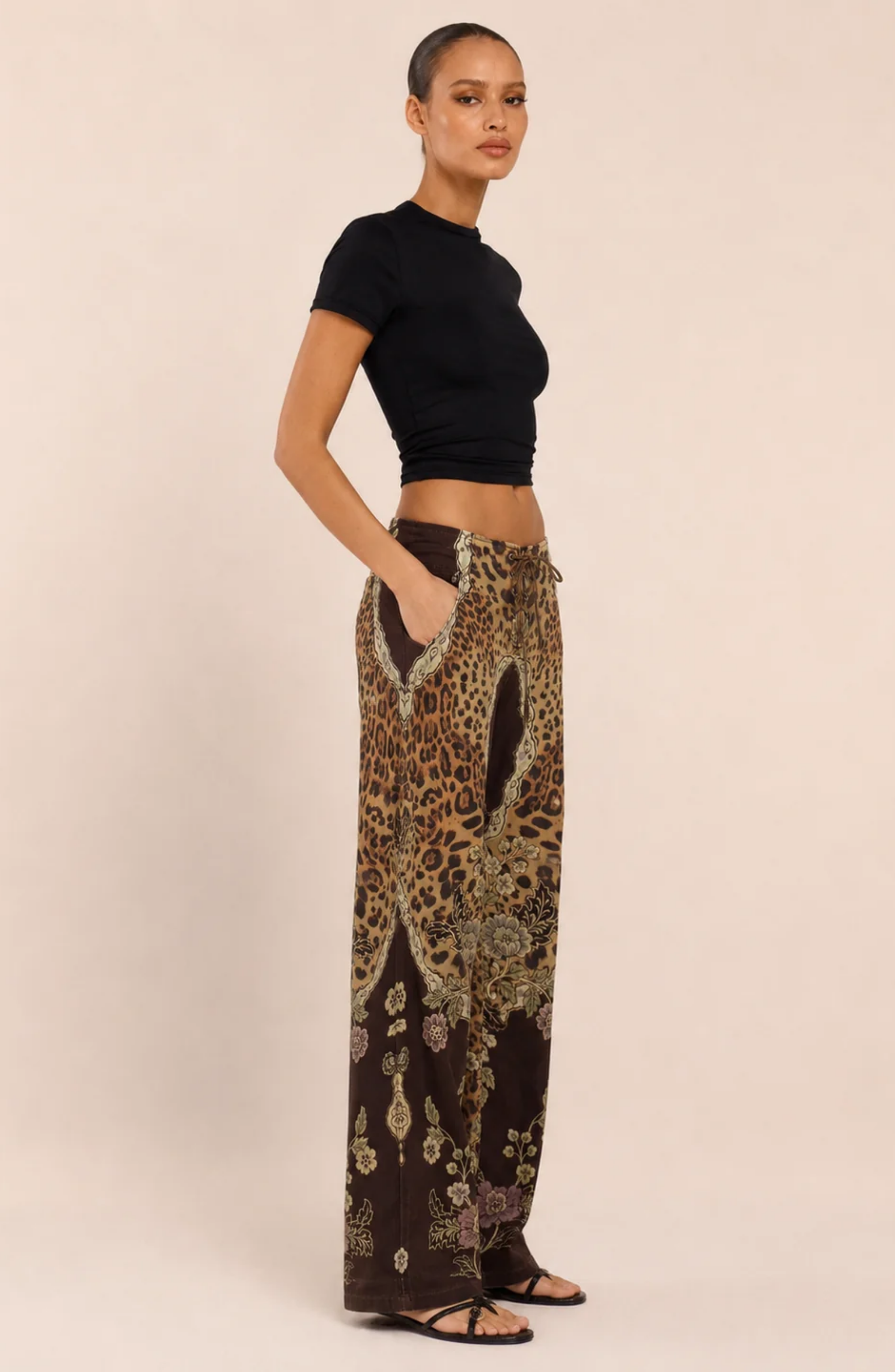Pantalón Estampado de Pierna Ancha y Tiro Bajo