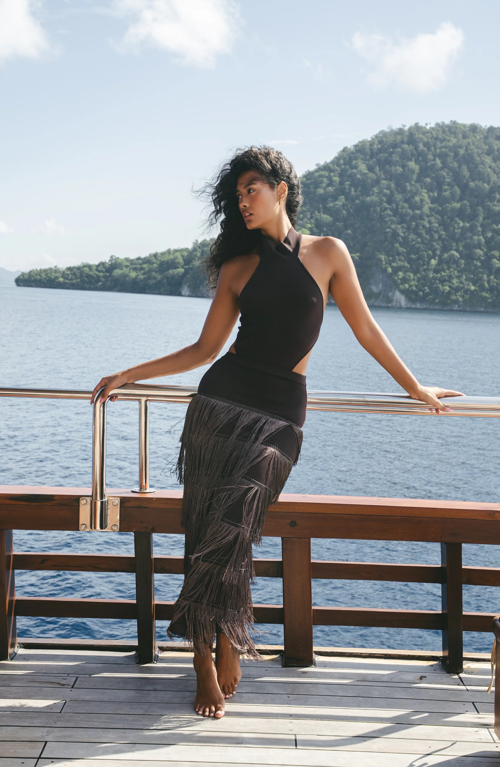 Vestido Largo de Fiesta con Cuello Halter y Detalle Cut Out