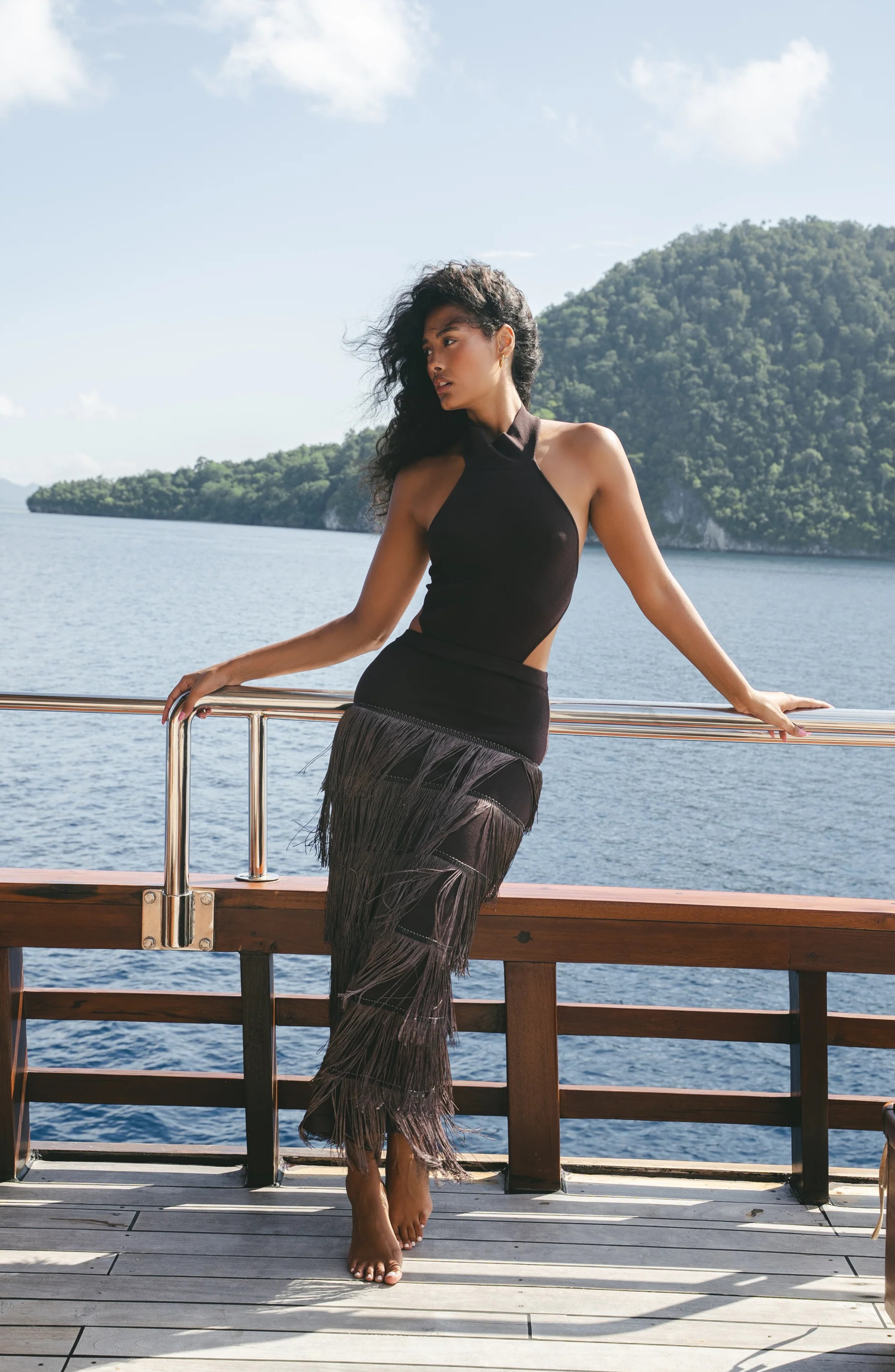 Vestido Largo de Fiesta con Cuello Halter y Detalle Cut Out