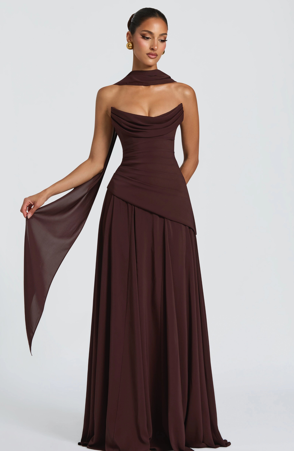 Vestido Largo Elegante Drapeado con Detalle de Pañuelo al Cuello