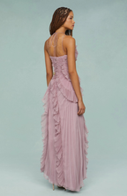 Vestido Largo Plisado con Cuello Halter y Bajo Asimétrico