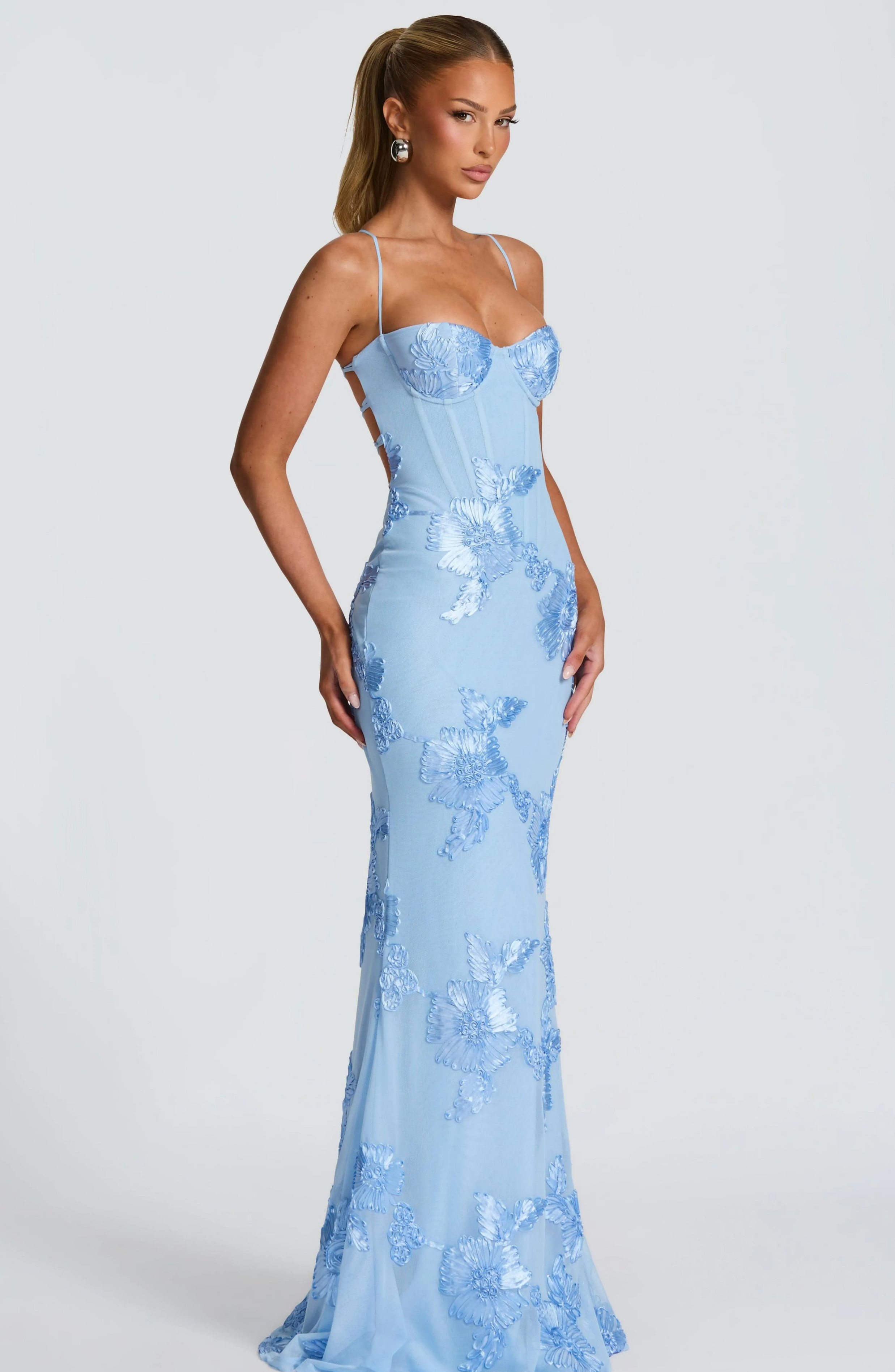 Vestido Largo Floral Entallado con Cuerpo Estilo Corsé