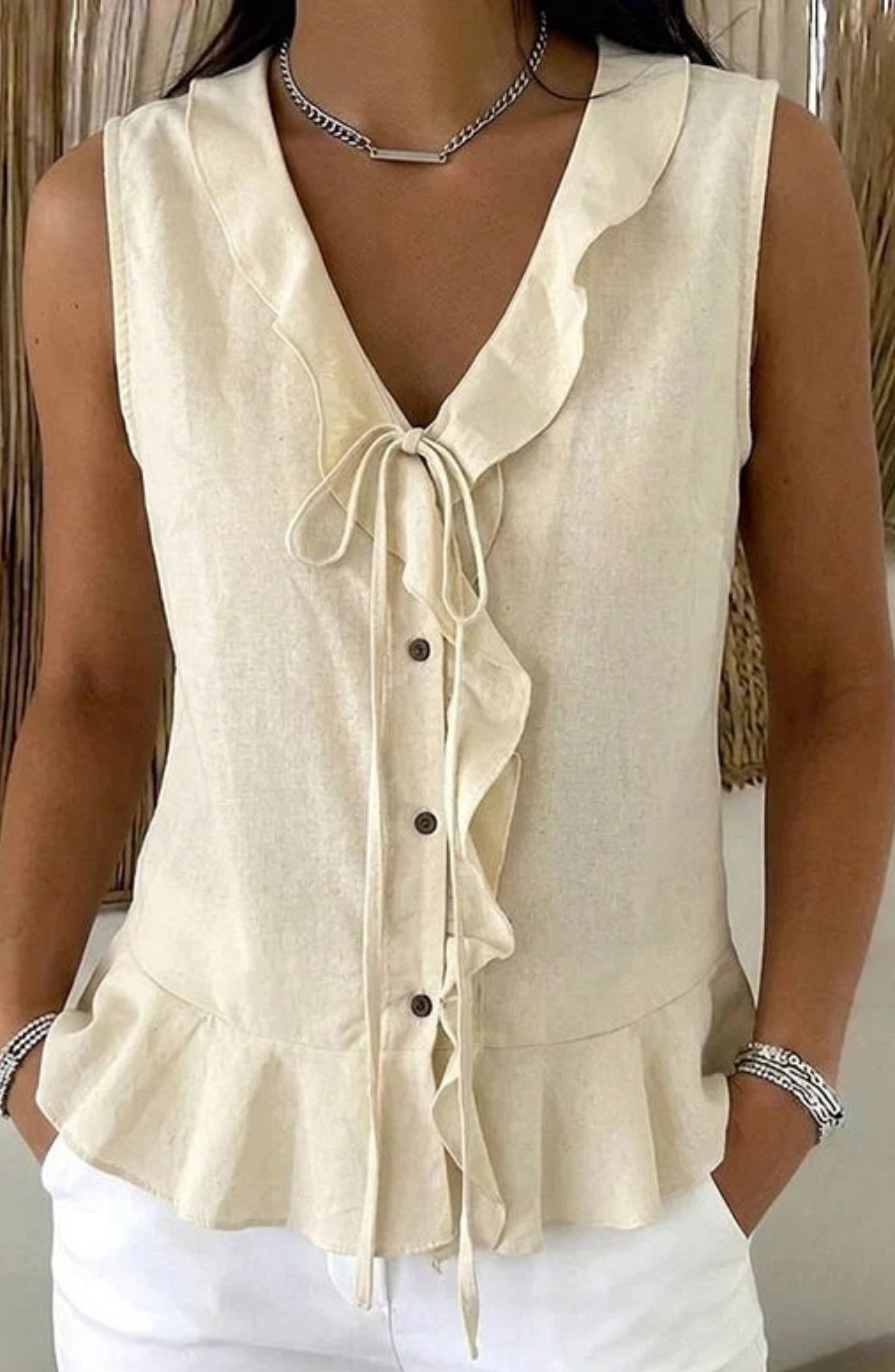 Blusa sin Mangas Abotonada con Detalle de Volantes