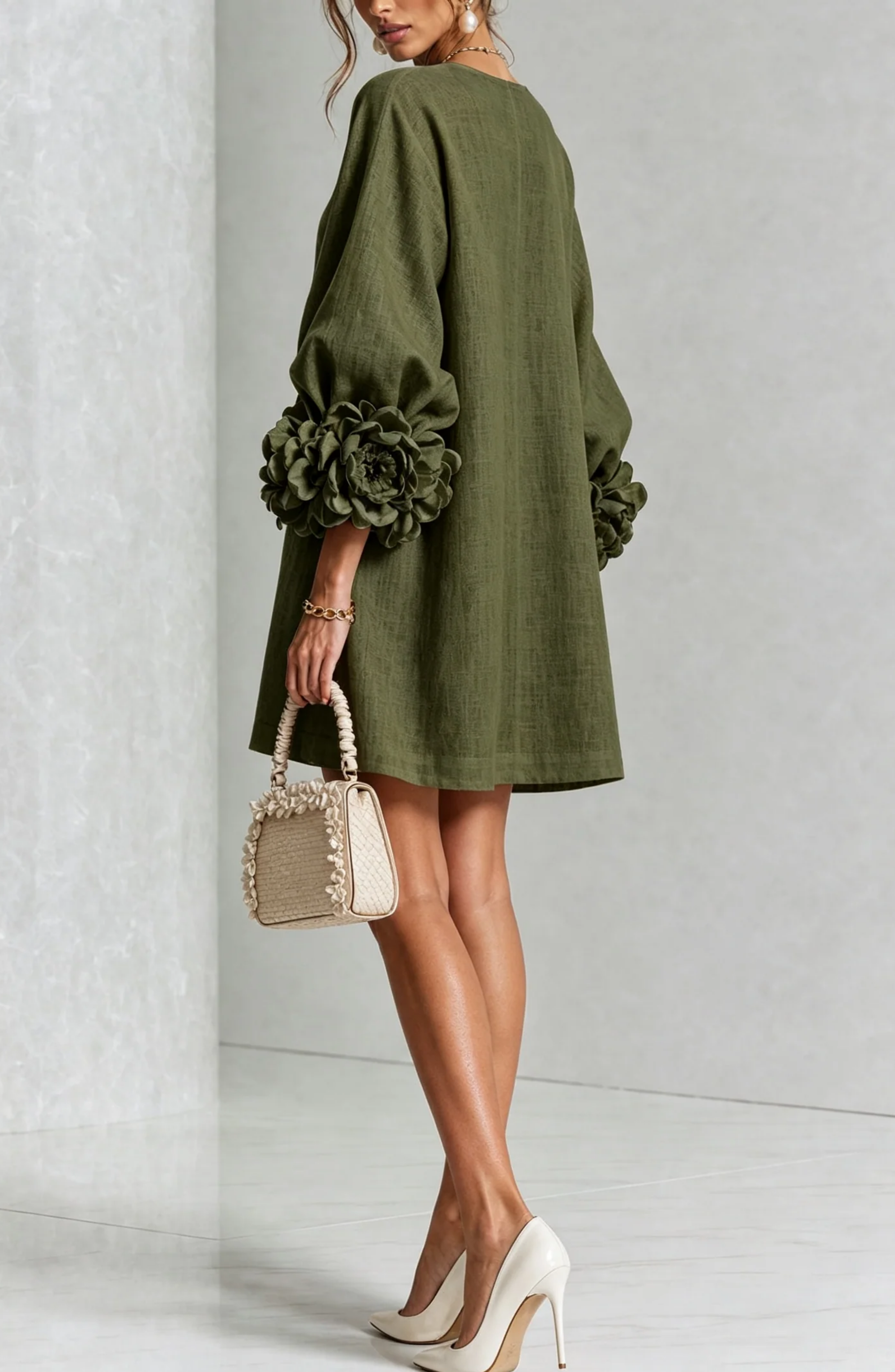 Vestido Corto Abotonado con Mangas de Flores en Relieve