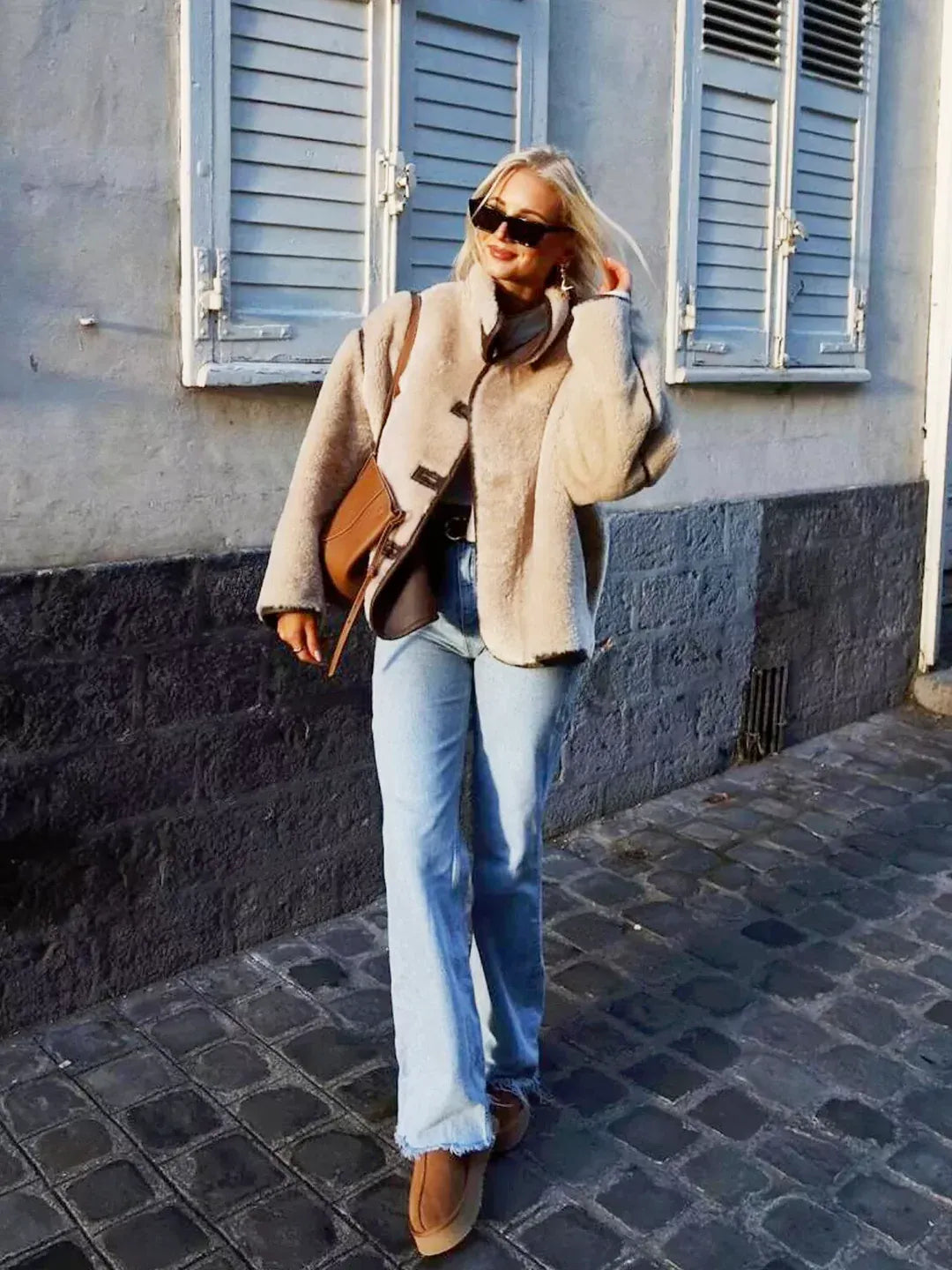 Copenhague – Chaqueta Texturizada con Cuello Alto