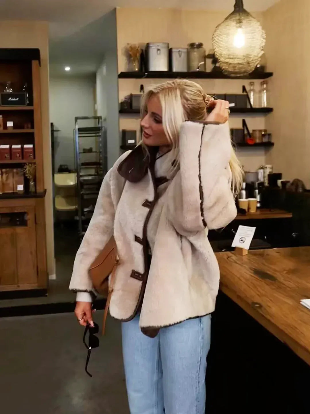 Copenhague – Chaqueta Texturizada con Cuello Alto
